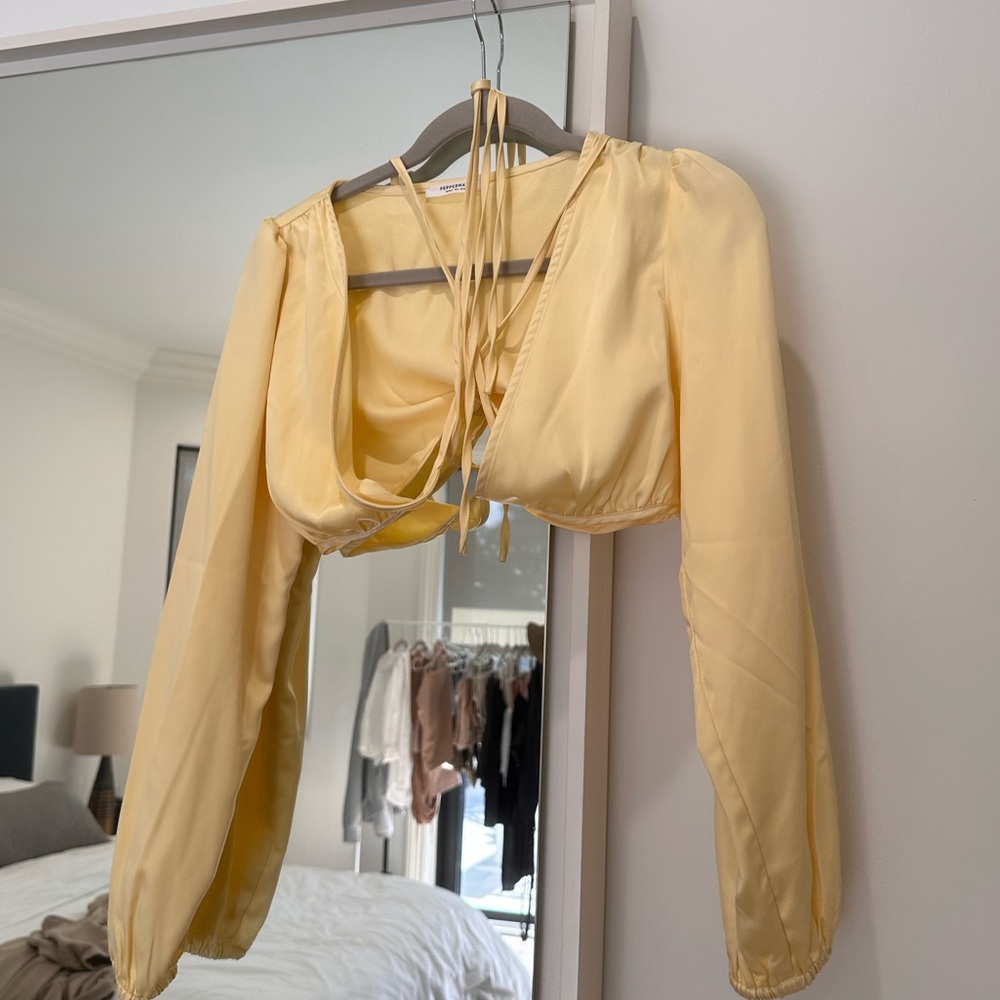 Pepper mayo Yellow Silk Crop Top